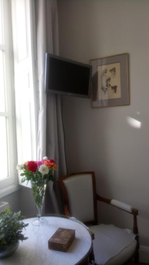 Chambre De Flore Bed & Breakfast Versailles Exterior foto